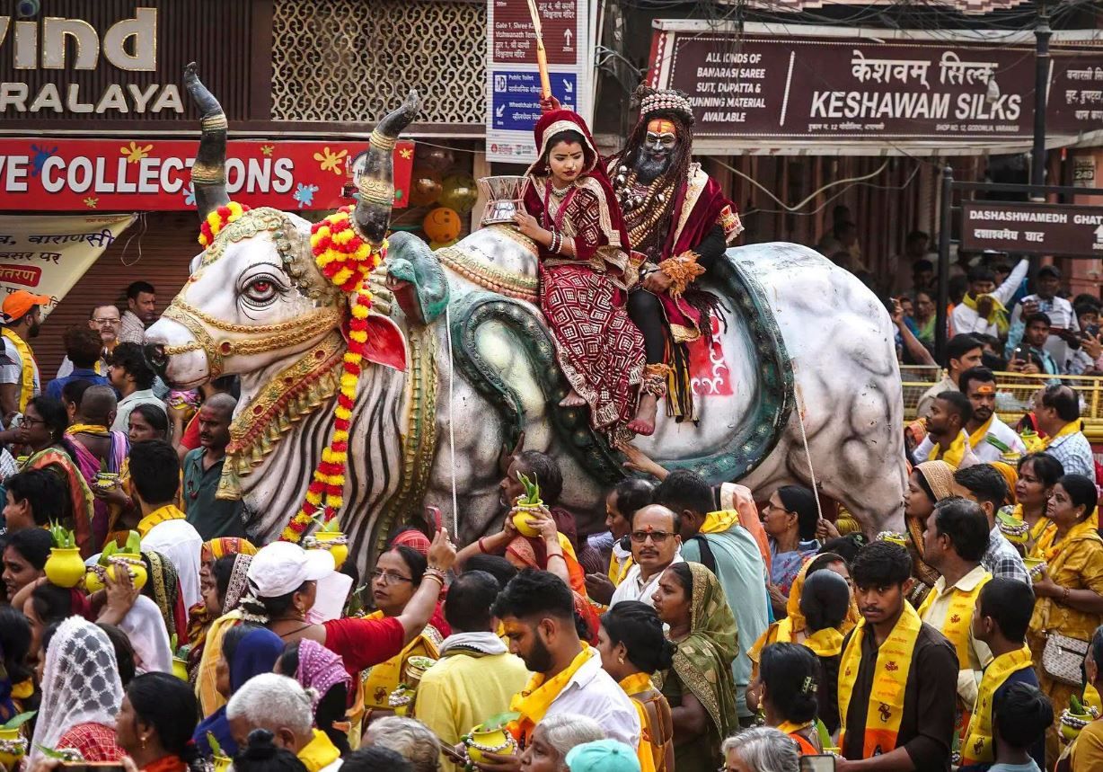 নির্জলা একাদশীতে কাশী বিশ্বনাথে ঐতিহ্যবাহী কালশ শোভাযাত্রা, পবিত্র জল-দুধে মহাদেবের জলাভিষেক!