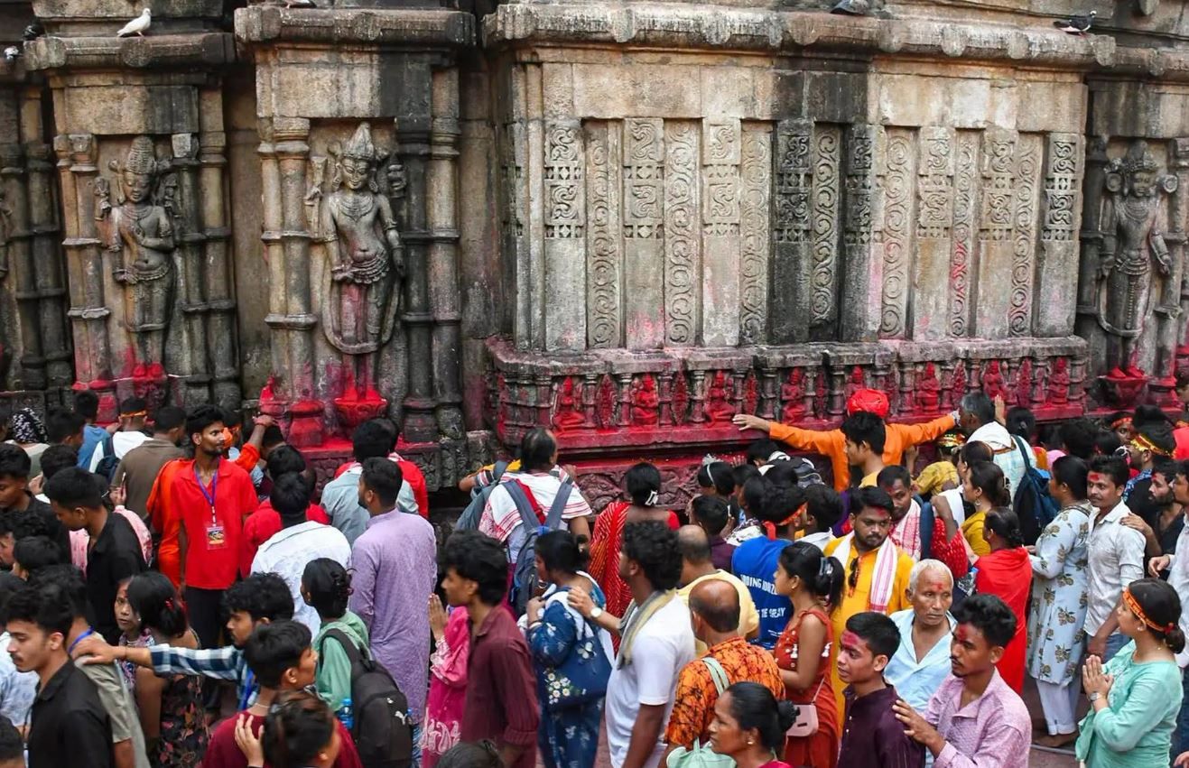 রক্তবস্ত্রের মাহাত্ম্য, তিন দিনের নিয়ম ও পৌরাণিক কাহিনি—অম্বুবাচী সম্পর্কে জানুন সবকিছু!