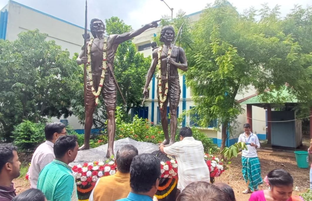 বিদ্যাসাগর বিশ্ববিদ্যালয়ে মর্যাদার সঙ্গে পালিত হুল দিবস, সিধু-কানু ও বীরসা মুন্ডাকে শ্রদ্ধার্ঘ্য!