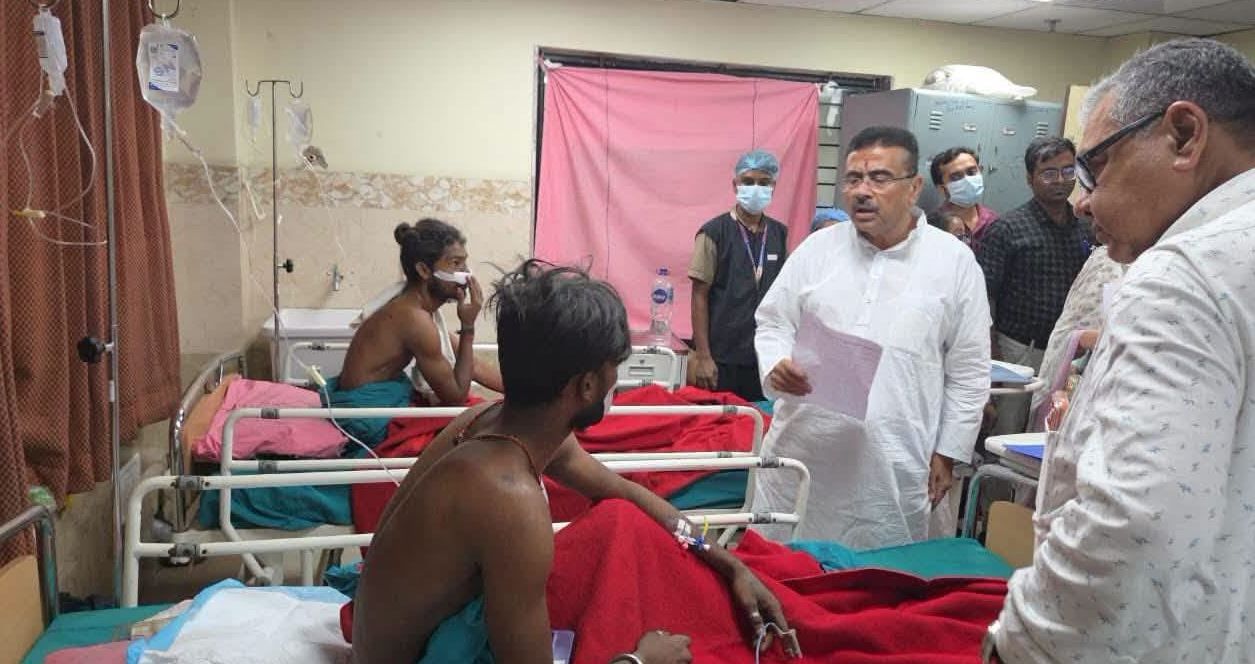 তারাতলা গোডাউন বিপর্যয়: আহতদের দেখতে এসএসকেএমে মুখ্যমন্ত্রী, গ্রেপ্তার ৩!
