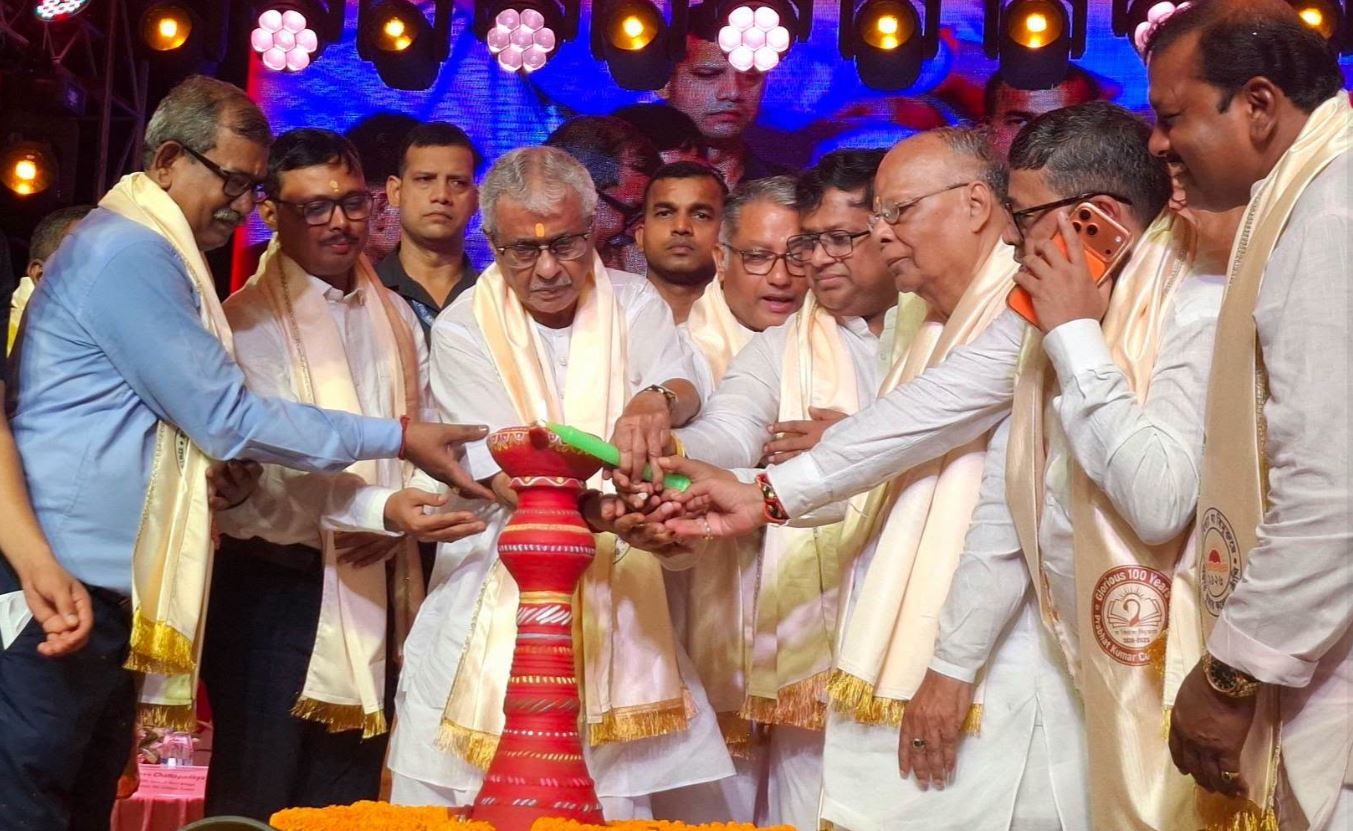 একশো বছরের গৌরবগাথা উদযাপনে প্রভাত কুমার কলেজ, তিন দিনের উৎসবে চাঁদের হাট!