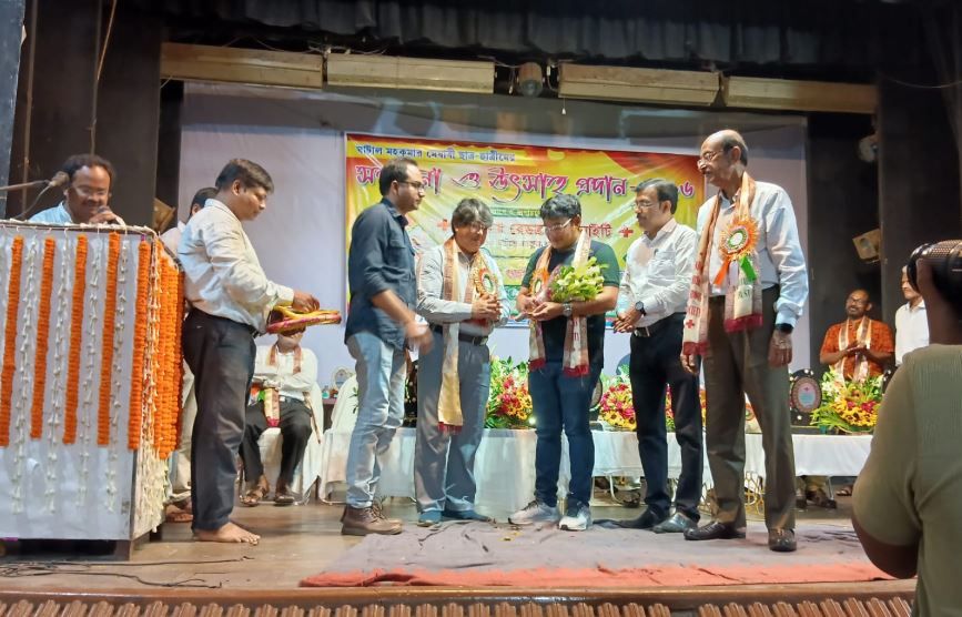 মেধাবীদের উৎসাহে অনন্য উদ্যোগ, ঘাটালে ভারতীয় রেডক্রসের সম্মাননা অনুষ্ঠান!