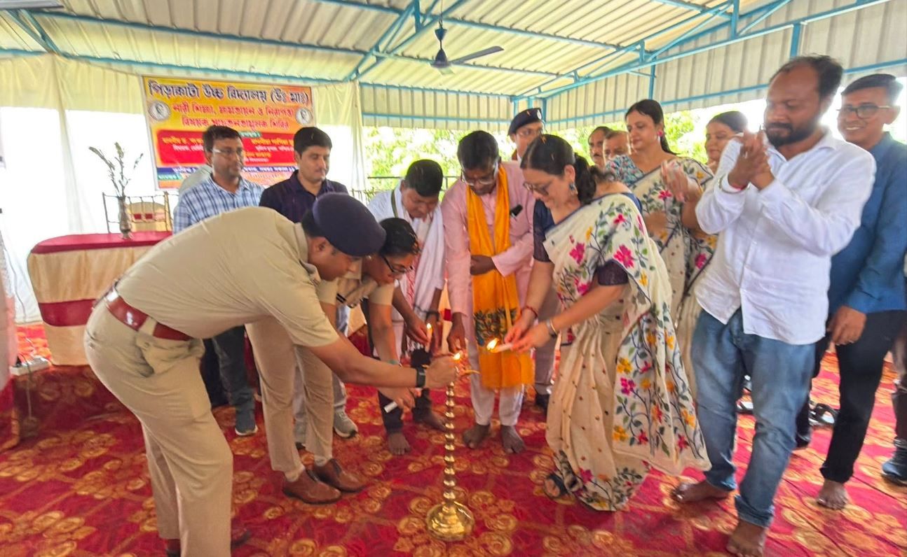 নারী শিক্ষা, ক্ষমতায়ন ও নিরাপত্তায় জোর, শালবনীর পিড়াকাটা উচ্চ বিদ্যালয়ে সচেতনতা শিবির!