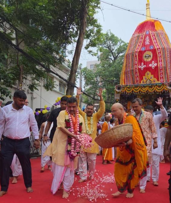 জয় জগন্নাথ ধ্বনিতে মুখর কলকাতা! ইসকনের রথযাত্রায় মুখ্যমন্ত্রী শুভেন্দু অধিকারী!