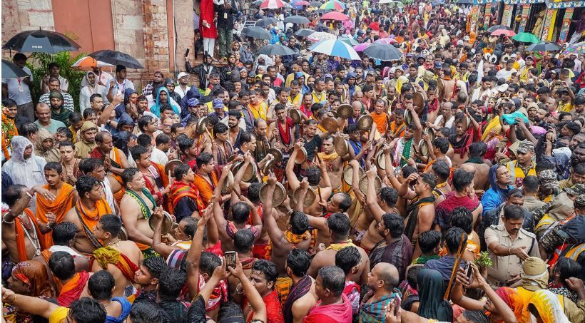 উৎসবের মাঝেই মর্মান্তিক ঘটনা, পুরীর রথযাত্রায় হুড়োহুড়িতে আহত অন্তত ১২০!