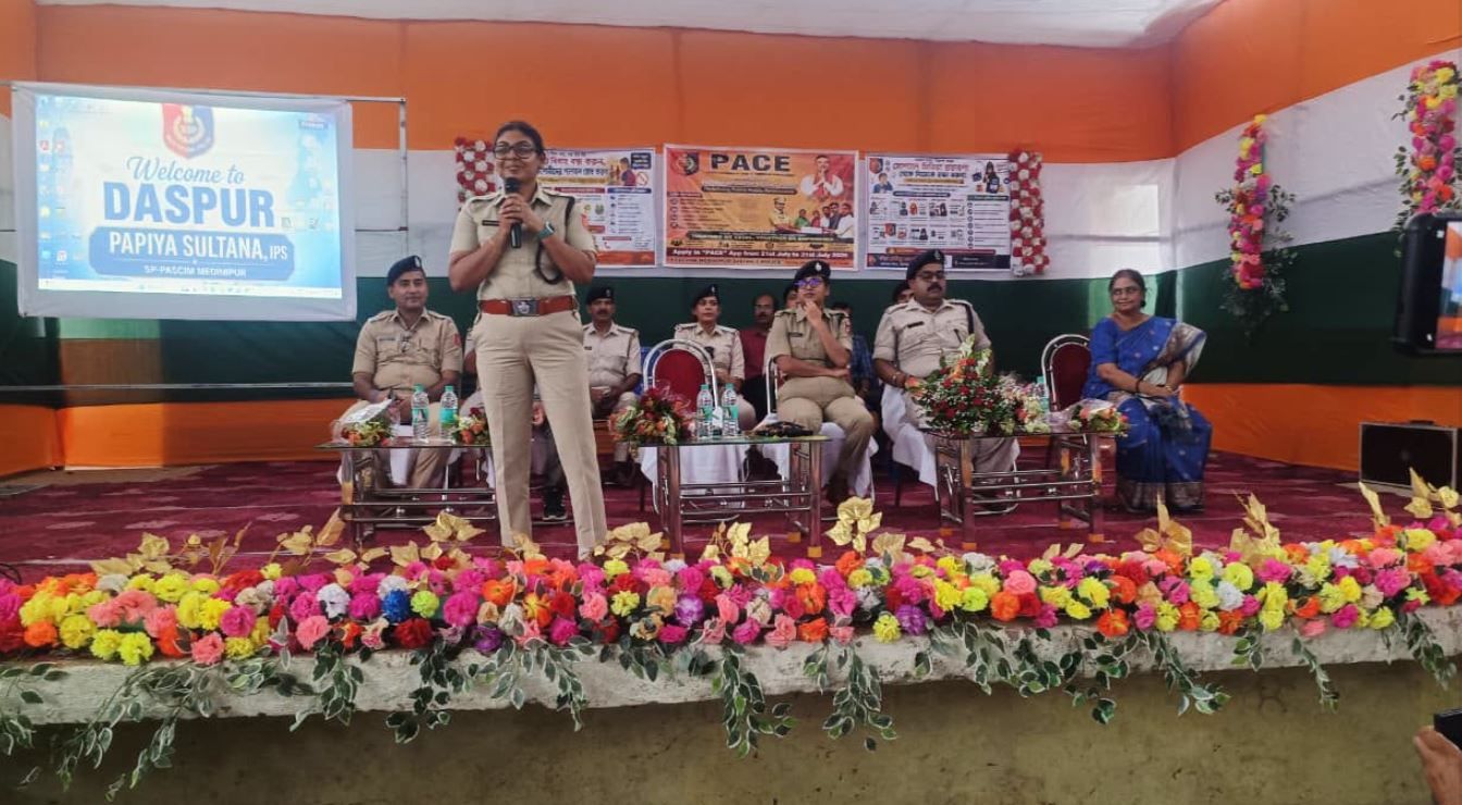 সাইবার প্রতারণা ও বাল্যবিবাহ রুখতে পুলিশের সচেতনতা অভিযান, সোনাখালি হাই স্কুলে পড়ুয়াদের বিশেষ বার্তা!