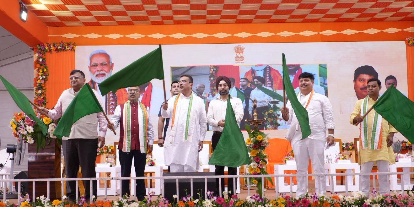 কলকাতার গণপরিবহণে বড় উদ্যোগ, রাস্তায় নামল ৫০টি নতুন এসি বাস!