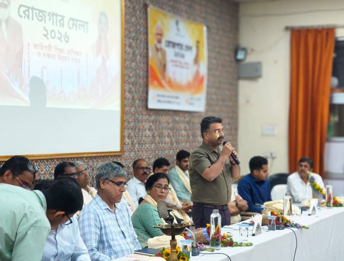 পশ্চিম মেদিনীপুরে ‘রোজগার মেলা ২০২৬’, প্রশিক্ষণ ও চাকরির প্রস্তাব পাওয়া ৬৯ জনকে সংবর্ধনা!