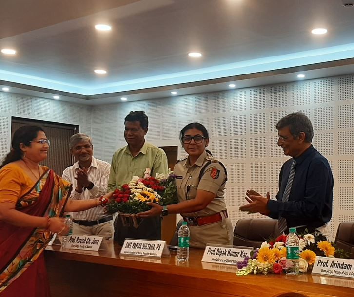 বিদ্যাসাগর বিশ্ববিদ্যালয়ে নারী সুরক্ষা ও র‍্যাগিং বিরোধী সচেতনতা বার্তা পুলিশ সুপারের!