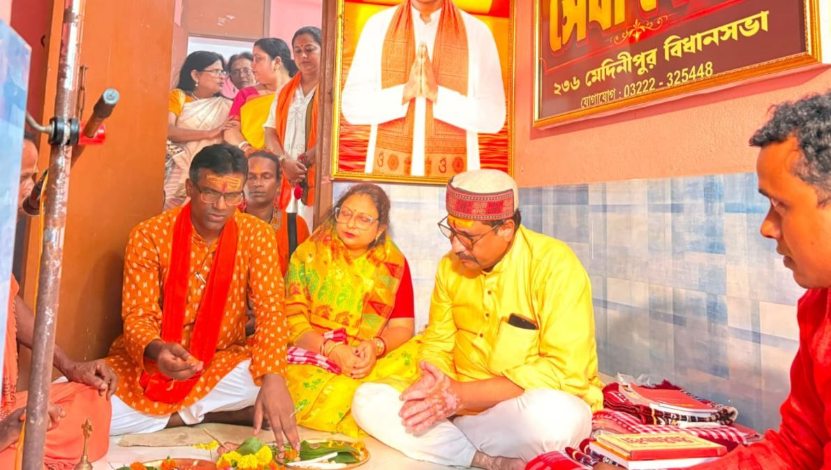 মেদিনীপুরে নতুন বিধায়ক সেবা কেন্দ্রের উদ্বোধন, বৈদিক মন্ত্রোচ্চারণে শুরু পূজা-অর্চনা!