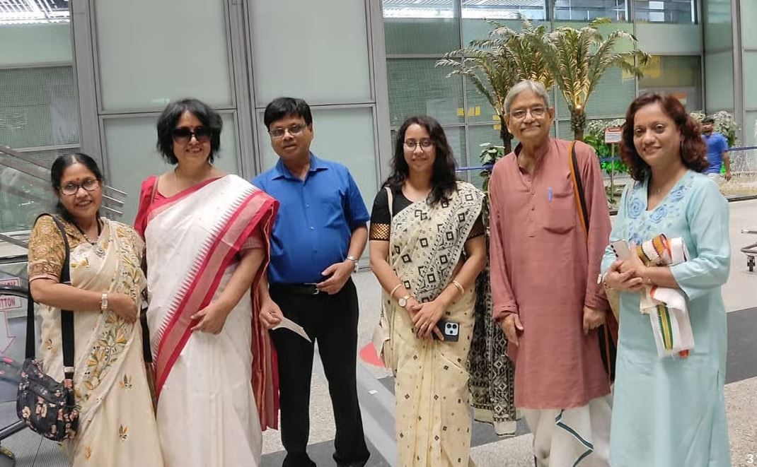 কলকাতায় পৌঁছালেন তসলিমা নাসরিন, কড়া নিরাপত্তায় বিমানবন্দরে অভ্যর্থনা!