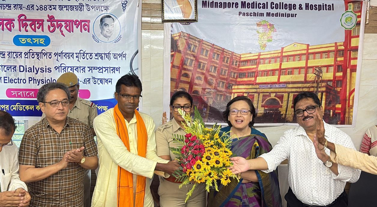 মেদিনীপুর মেডিকেল কলেজে মর্যাদার সঙ্গে পালিত জাতীয় চিকিৎসক দিবস, উন্মোচন হল ডা. বিধানচন্দ্র রায়ের মূর্তি!