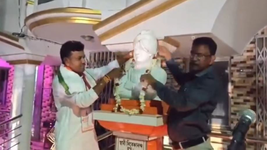 চন্দ্রকোনায় শ্রদ্ধার সঙ্গে পালিত হল স্বামী বিবেকানন্দের ১২৫তম প্রয়াণদিবস, আদর্শ অনুসরণের আহ্বান!