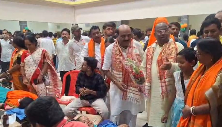 ড. শ্যামাপ্রসাদ মুখার্জির জন্মজয়ন্তীতে গড়বেতায় বিজেপি যুব মোর্চার রক্তদান শিবির, সংগ্রহ ২০৮ ইউনিট রক্ত!