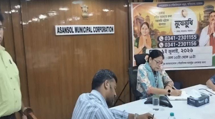 পুরবোর্ড ভাঙার ২৪ ঘণ্টার মধ্যেই অ্যাকশনে অগ্নিমিত্রা পাল, 'লাইভ ফোন-ইন'-এ শুনলেন নাগরিকদের অভিযোগ!