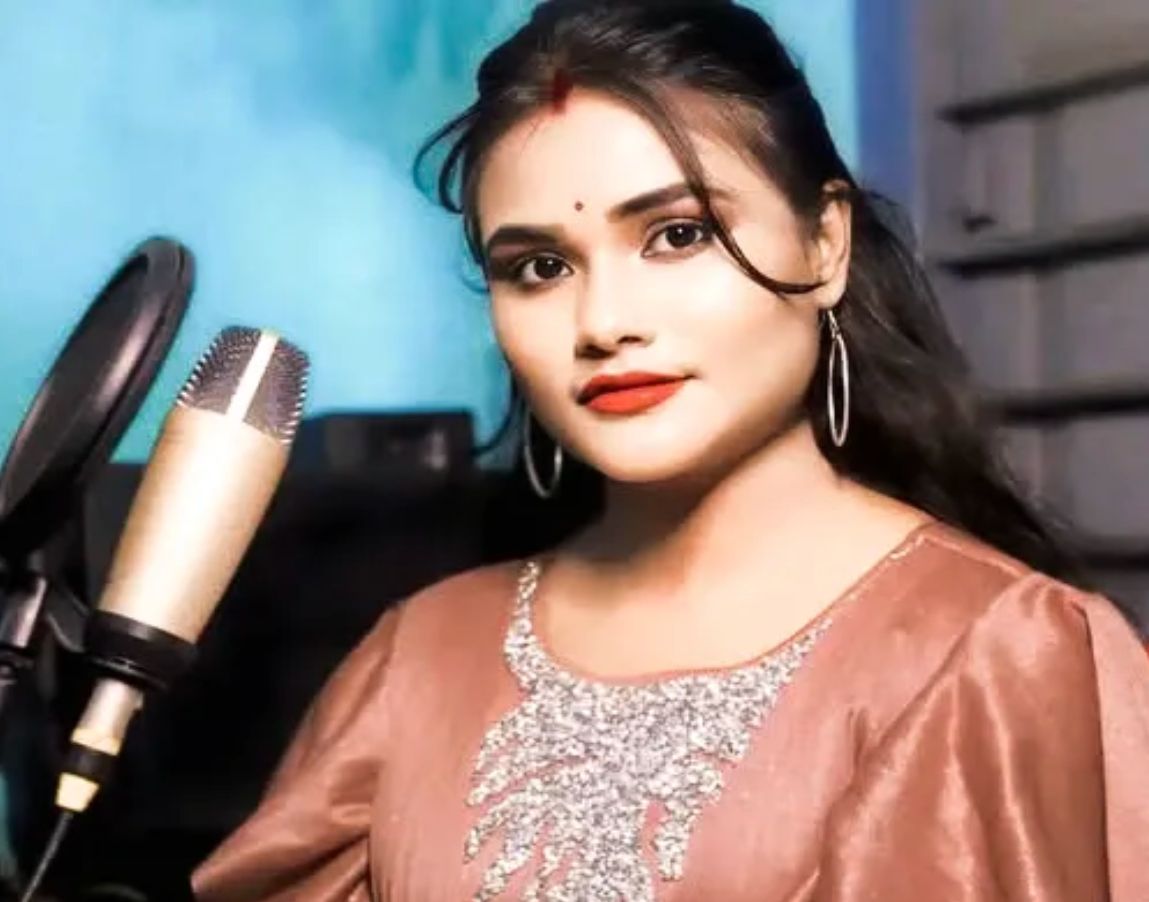 ঝুমুর শিল্পী রজনী পাত্রের মৃত্যুকে ঘিরে তীব্র চাঞ্চল্য,চিকিৎসায় গাফিলতির অভিযোগ,তদন্তের দাবি !