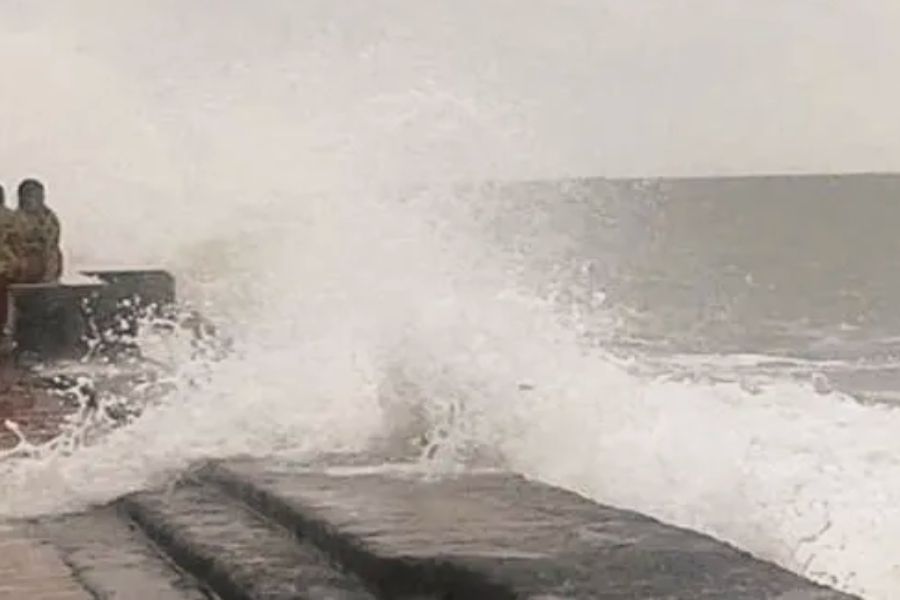 দিঘায় সমুদ্রের রুদ্ররূপ, নিরাপত্তার স্বার্থে পর্যটকদের জন্য কড়া বিধি নিষেধ