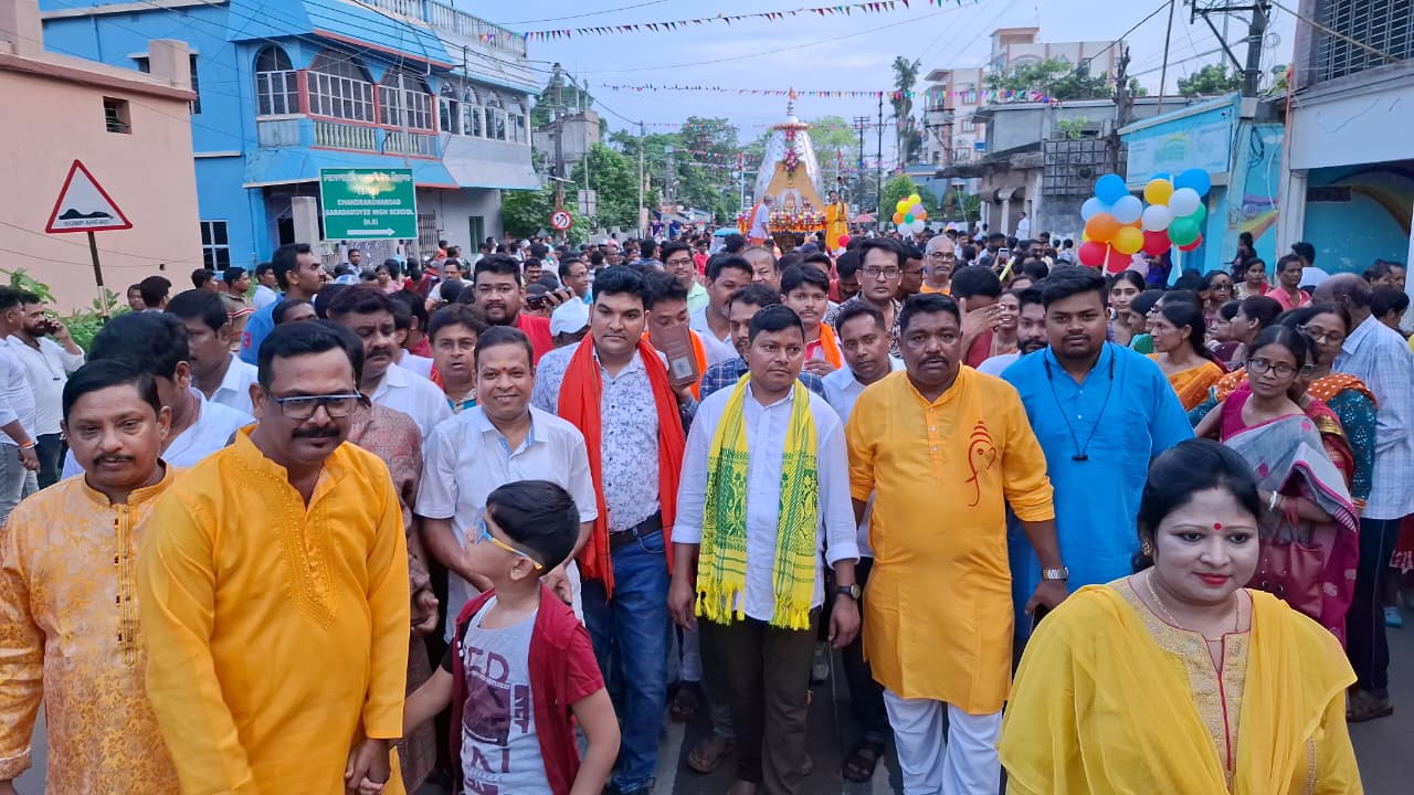 প্রাকৃতিক দুর্যোগ উপেক্ষা করে ভক্তদের ঢল, সুষ্ঠুভাবে সম্পন্ন চন্দ্রকোনা রোডের রথযাত্রা