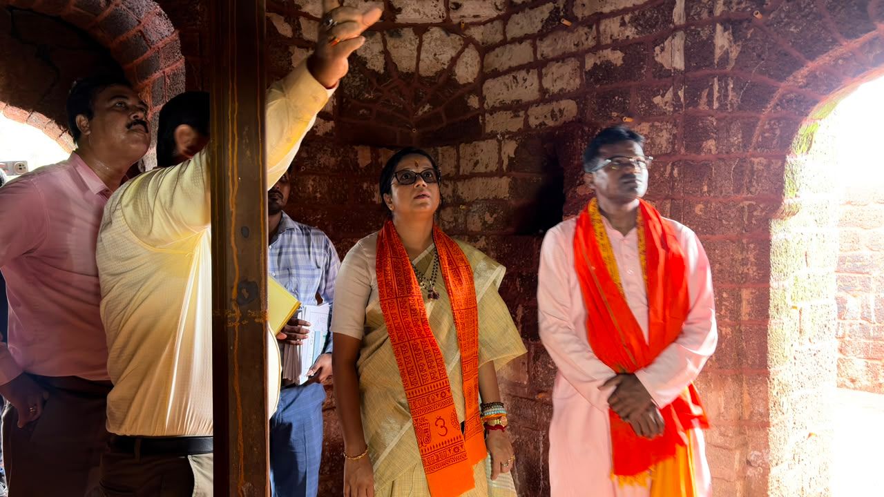 মেদিনীপুরে পর্যটন উন্নয়নে জোর, রানি শিরোমণির গড় ঘুরে দেখলেন প্রতিমন্ত্রী পূর্ণিমা চক্রবর্তী