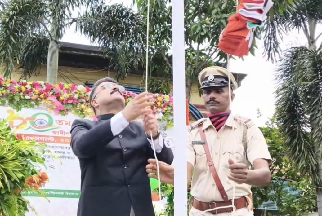 দেশাত্মবোধের আবহে পশ্চিম মেদিনীপুরে ৮০তম স্বাধীনতা দিবস উদযাপন