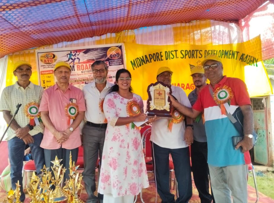 স্বাধীনতা দিবসে খড়গপুরে জমজমাট রোড রেস, নজর কাড়ল আফরিন জাবির বার্তা!