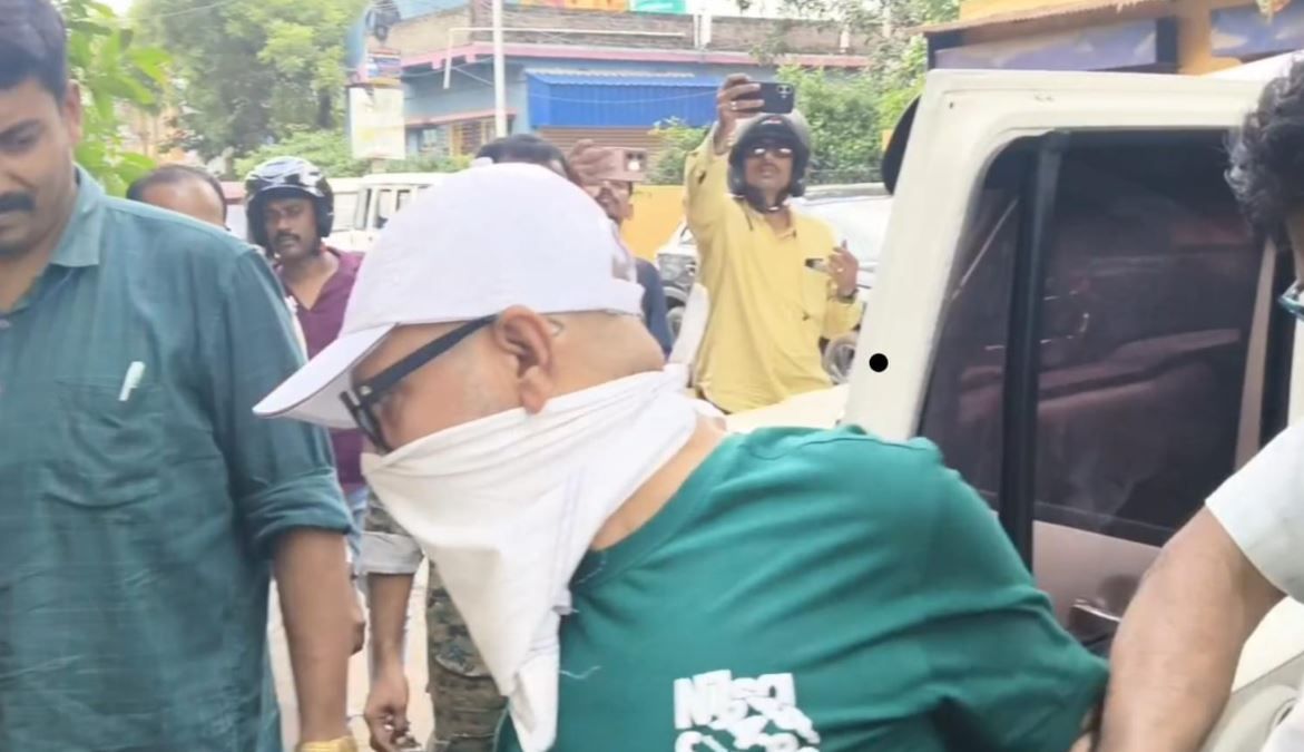 ডেবরার চাকরি প্রতারণা মামলায় সুজয় হাজরার বাড়িতে CID তল্লাশি, নথি সংগ্রহ তদন্তকারীদের!