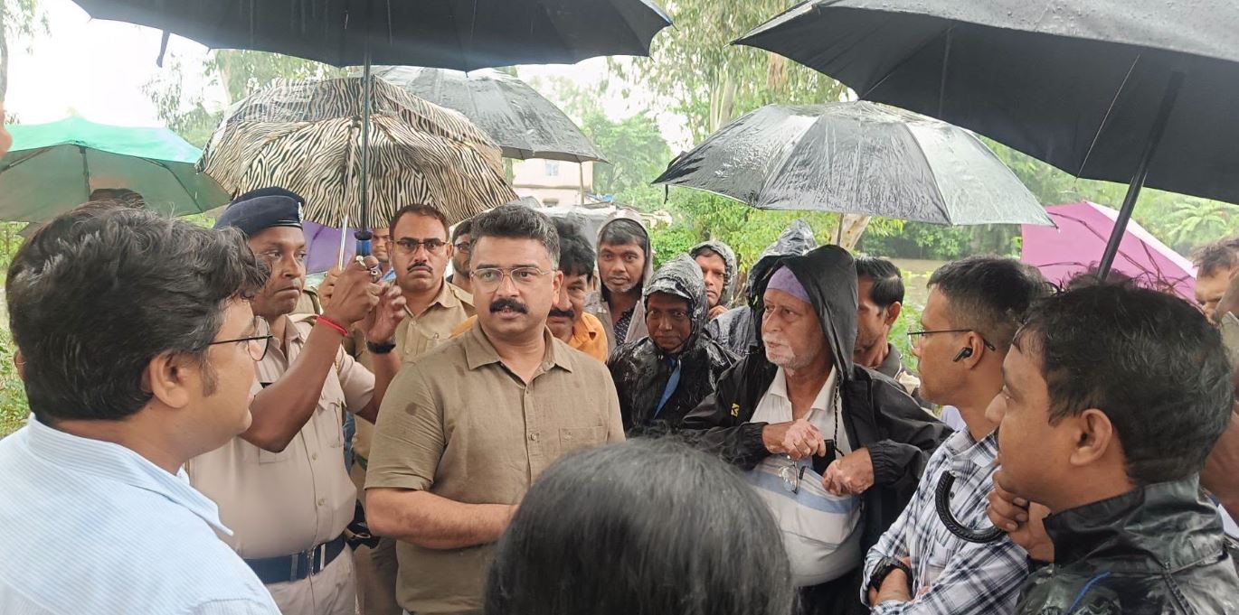 কেলেঘাইয়ের জলস্তর বাড়তেই- সবংয়ে বন্যার জলে বিচ্ছিন্ন চর!