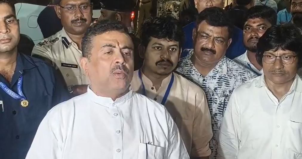 হলদিয়ায় ভয়াবহ বন্যা পরিস্থিতি, ৩২ হাজার বাড়িতে বিদ্যুৎ বিচ্ছিন্ন—জরুরি বৈঠকে মুখ্যমন্ত্রী!