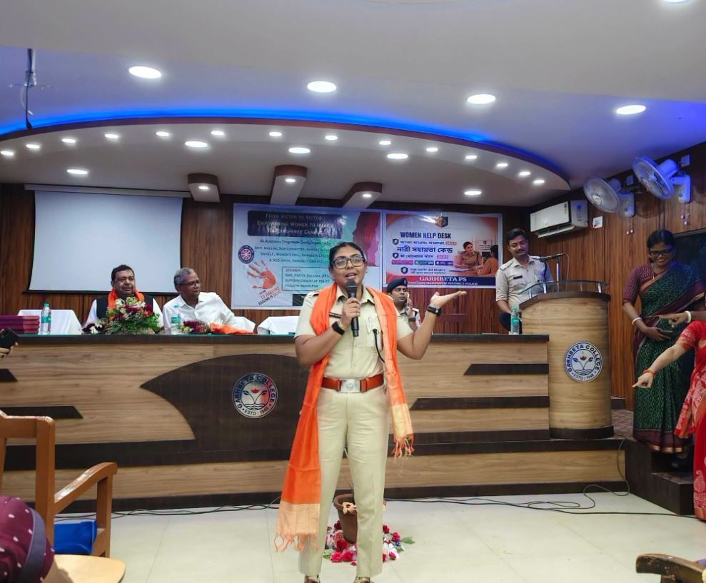 বৃক্ষরোপণে সূচনা, নারী সুরক্ষা ও র‍্যাগিং-বিরোধী বার্তা গড়বেতা কলেজে!