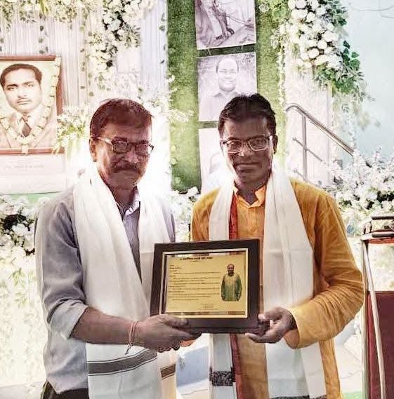 ড. রজনীকান্ত দোলইয়ের অষ্টম প্রয়াণবার্ষিকীতে ১০৪ জনের রক্তদান, দুঃস্থদের পাশে স্মৃতি ট্রাস্ট!