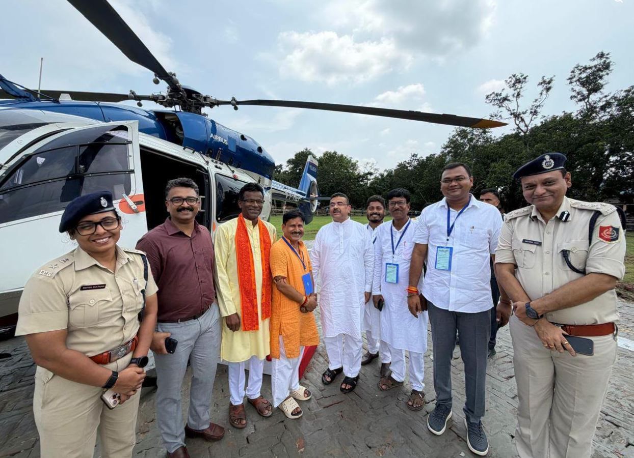 বন্যা পরিস্থিতি খতিয়ে দেখতে সবংয়ে মুখ্যমন্ত্রী, দুর্গতদের হাতে তুলে দিলেন ত্রাণ!