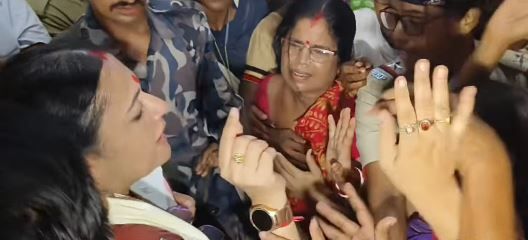 ‘তিন মাস ধরে অন্নপূর্ণা যোজনার টাকা পাচ্ছি না’, মন্ত্রীকে ঘিরে মহিলাদের ক্ষোভ মেদিনীপুরে!