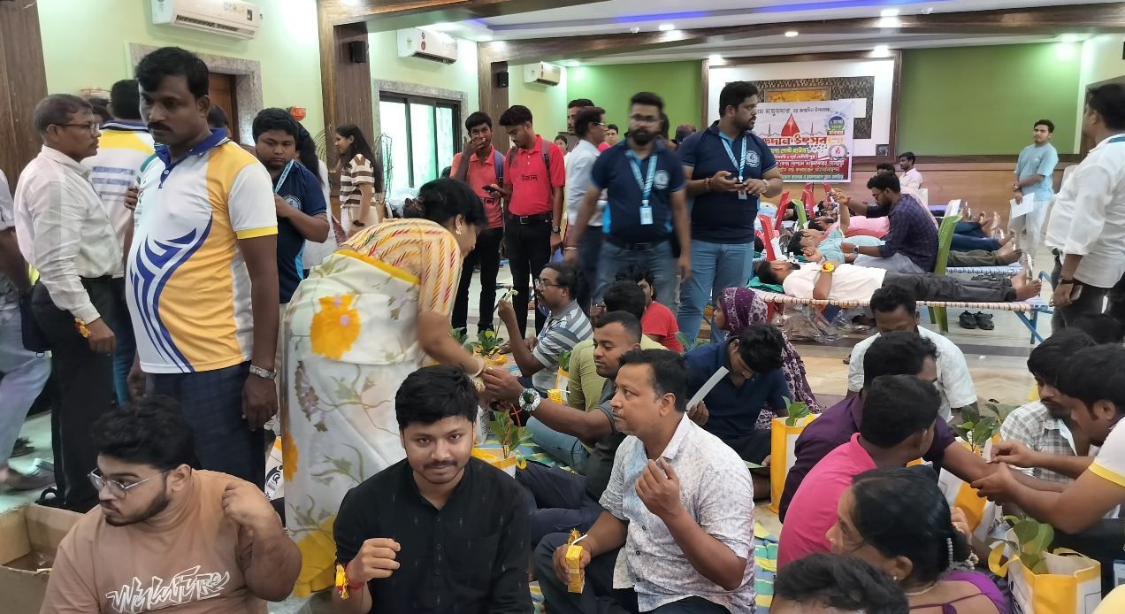 ড. মৌসম মজুমদারের জন্মদিনে মানবতার নজির, স্মরণসভা ও রক্তদান শিবিরে রক্ত দিলেন ২১৬ জন!