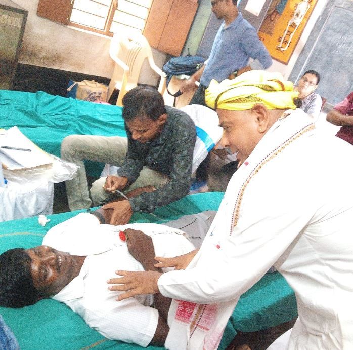 মাদার টেরিজার জন্মদিনে মানবতার বার্তা, পারুলিয়ায় রক্তদান শিবিরে ৮২ জনের রক্তদান!