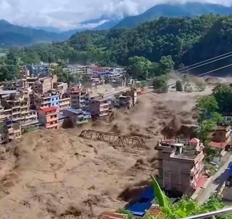 নেপালে হড়পা বানের তাণ্ডব, নিখোঁজ কলকাতার ৩২ পর্যটক—উদ্বেগে পরিবার, জোরকদমে চলছে উদ্ধার অভিযান!