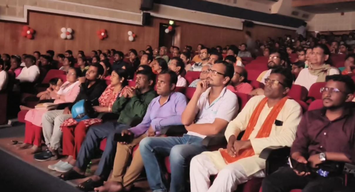 প্রবল বৃষ্টিকেও উপেক্ষা করে ‘দ্য বেঙ্গল ফাইলস’ দেখতে উপচে পড়ল ভিড়, মেদিনীপুরে বিশেষ প্রদর্শনীর আয়োজন বিজেপি বিধায়কের!
