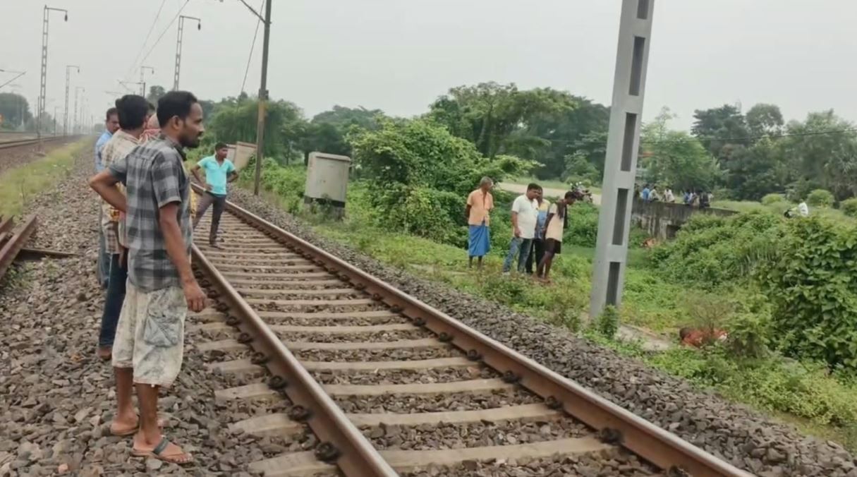 ট্রেন দুর্ঘটনা নয়, পরিকল্পিত খুন! মোটরসাইকেলের চাবির সূত্রে রহস্যভেদ বেলদা পুলিশের!
