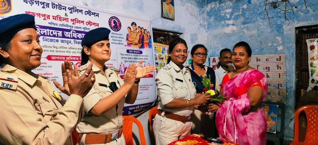 খড়্গপুরের ৩২ নম্বর ওয়ার্ডে নারীর সুরক্ষা ও শিশু হেল্পলাইন নিয়ে সচেতনতামূলক প্রচার অভিযান!
