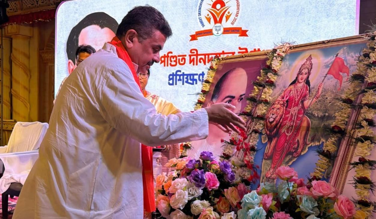সরকারের কাজ মানুষের কাছে পৌঁছে দিন- খড়গপুরে, বিজেপি কর্মীদের নির্দেশ মুখ্যমন্ত্রীর!