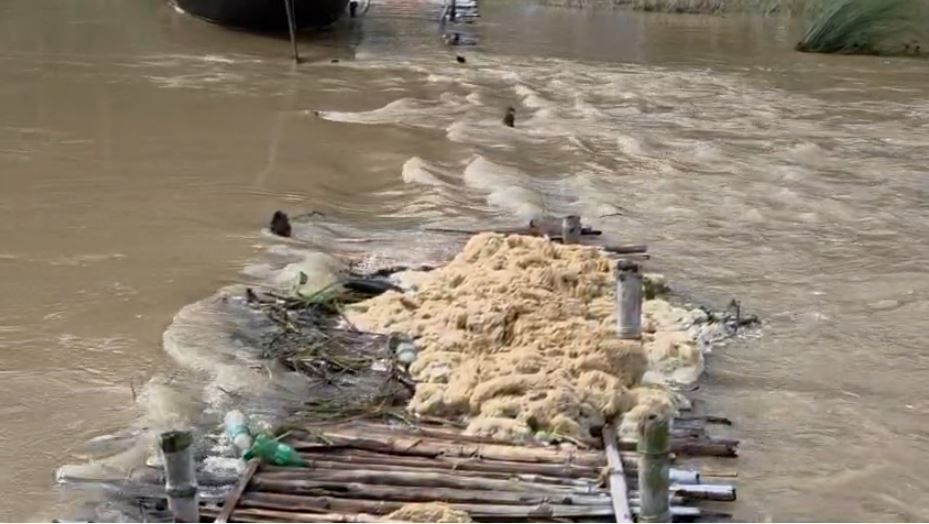 শিলাবতীর বাড়ন্ত জলে ডুবল বাঁশের সাঁকো, চন্দ্রকোনায় বিচ্ছিন্ন একাধিক গ্রামের যোগাযোগ!