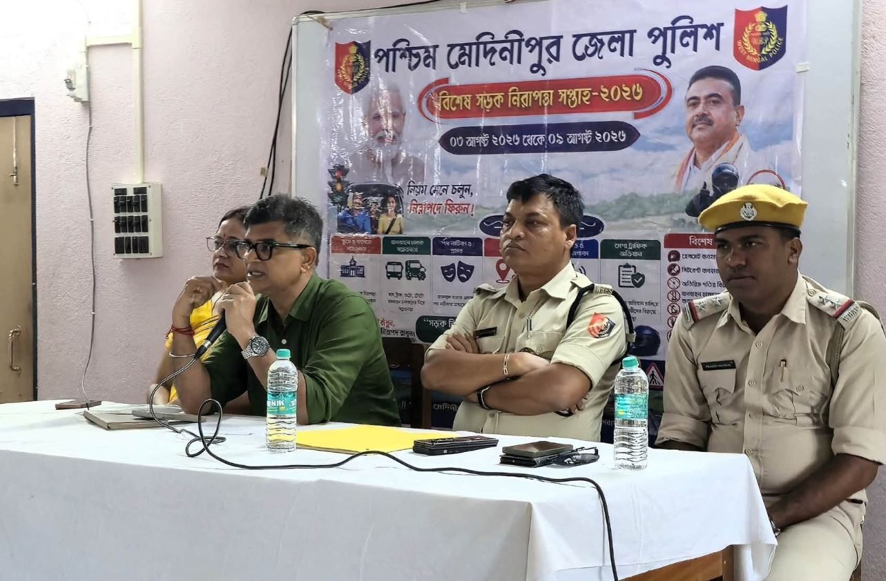 বিদ্যাসাগর শিশু নিকেতনে ট্রাফিক সচেতনতা শিবির, নিরাপদ সড়কের বার্তা পুলিশ-প্রশাসনের!