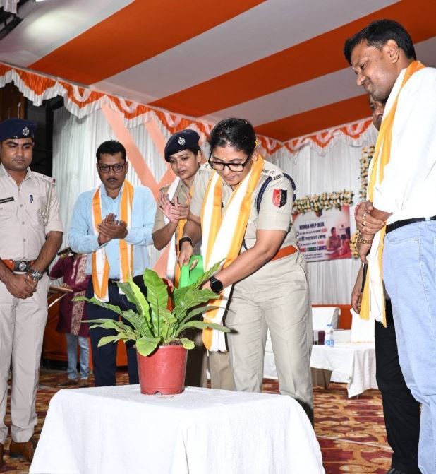সাইবার জাল থেকে বাঁচতে সতর্কবার্তা, চন্দ্রকোনায় সচেতনতা শিবিরে জেলা পুলিশ সুপার!