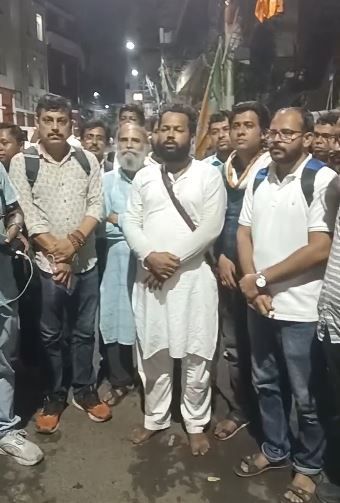 যোগ্য চাকরিহারা শিক্ষক-শিক্ষাকর্মীদের মহামিছিল, পুলিশি হস্তক্ষেপ নিয়ে বিতর্ক!