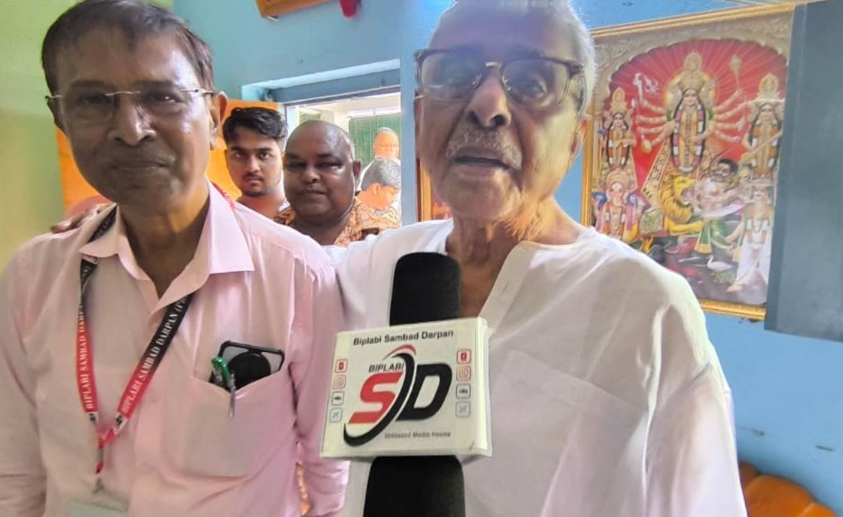 বর্ষীয়ান রাজনীতিবিদ শিশির অধিকারীকে সম্মাননা বিপ্লবী সংবাদ দর্পণের, জনসেবা নিয়ে একান্ত সাক্ষাৎকার!