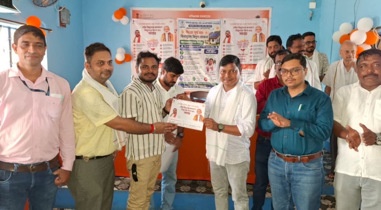 চন্দ্রকোনারোডে ‘সূর্য ঘর’ প্রকল্পের সূচনা, সৌরবিদ্যুতে কমবে বিদ্যুৎ বিলের চাপ!