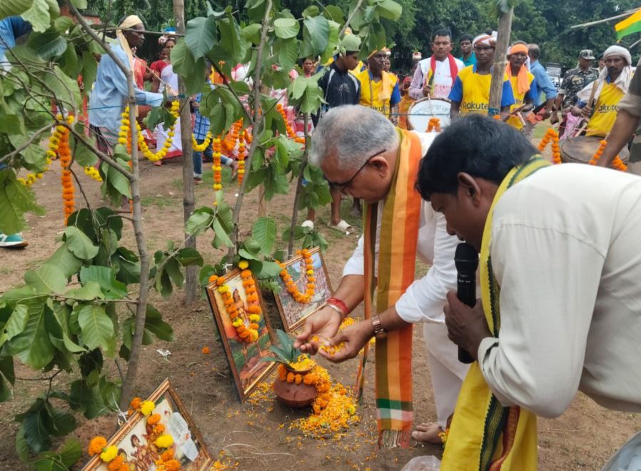 বিশ্ব আদিবাসী দিবসে খড়গপুরে বিশেষ অনুষ্ঠান, বিরসা মুন্ডাকে শ্রদ্ধা জানিয়ে উদযাপন!