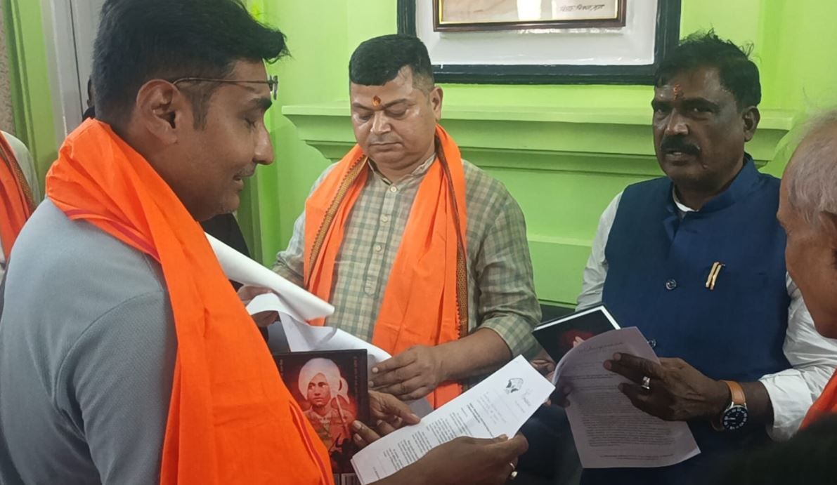 শহীদ ক্ষুদিরাম বসু এক্সপ্রেস চালুর দাবি, মোজাফফরপুরে গিয়ে রেলমন্ত্রীর কাছে বিষয়টি পৌঁছে দেওয়ার আশ্বাস!