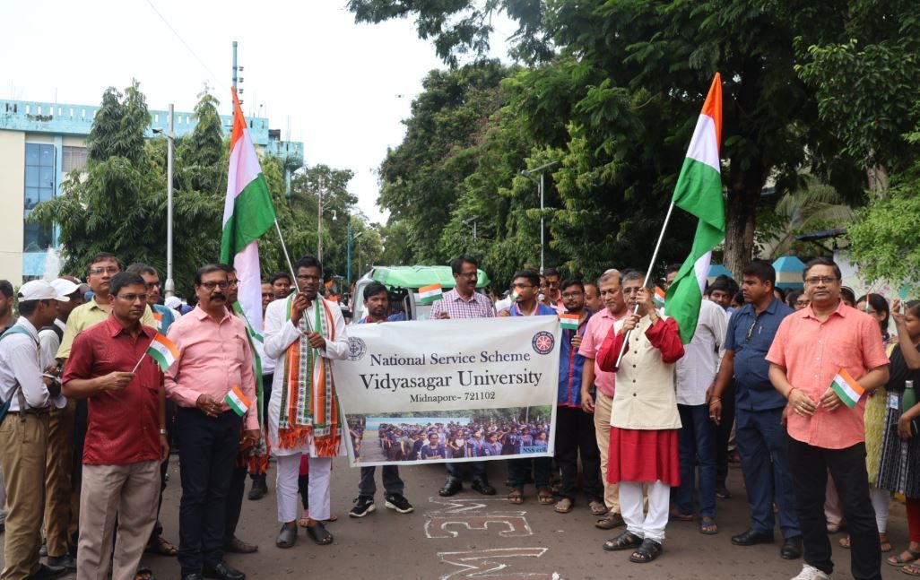 বিদ্যাসাগর বিশ্ববিদ্যালয়ে দেশাত্মবোধের আবেগ, হাজারো কণ্ঠে ‘বন্দেমাতরম’!