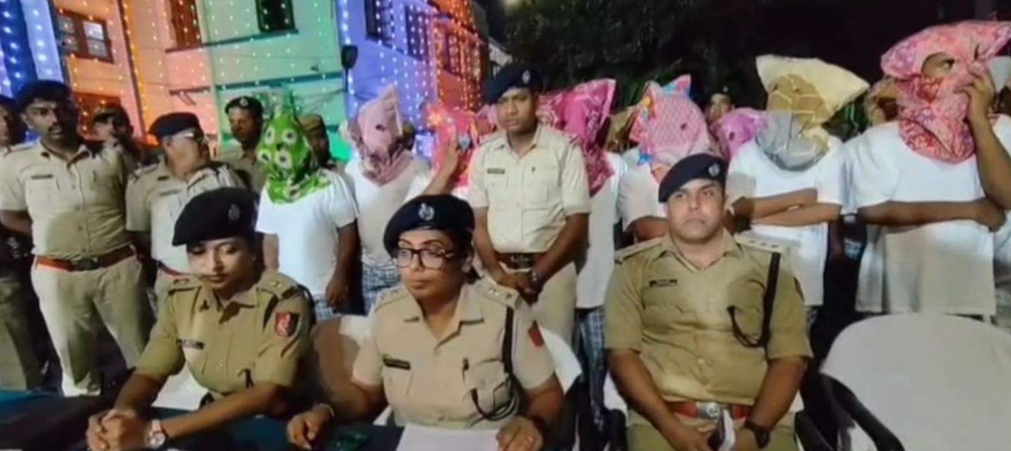 খড়গপুরে পুলিশের বড়সড় অভিযান, ৫০ কুইন্টাল মাংস উদ্ধার! আটক ৭ গাড়ি, গ্রেফতার ১৮!