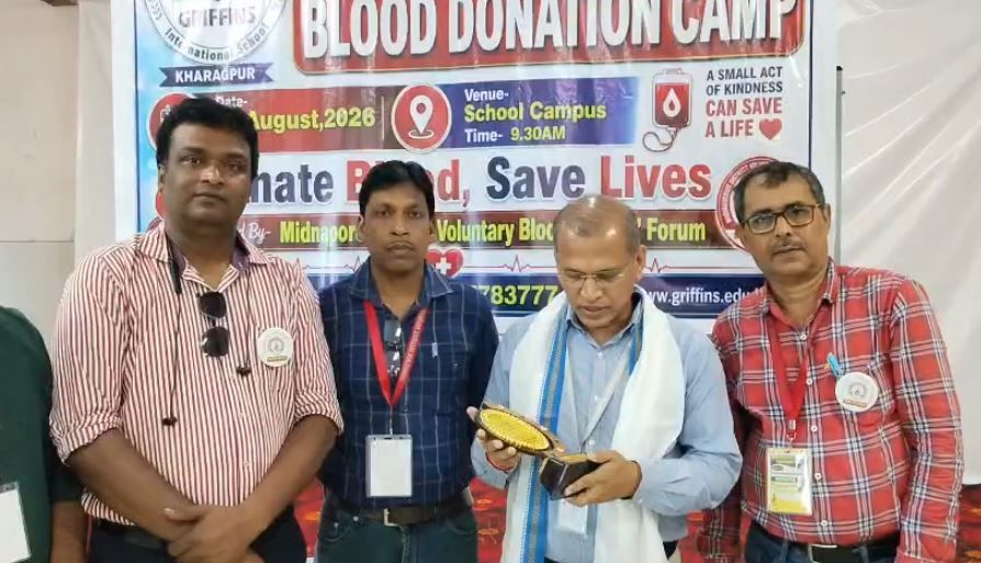 স্বাধীনতা দিবসের প্রাক্কালে খড়গপুরে মানবিক উদ্যোগ, রক্তদান শিবিরে প্রায় ১০০ জন!